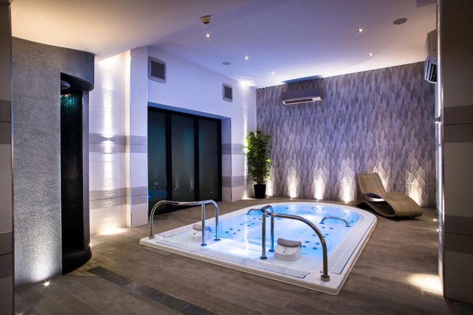 315 Bar & Restaurant Hotel Huddersfield Buitenkant foto