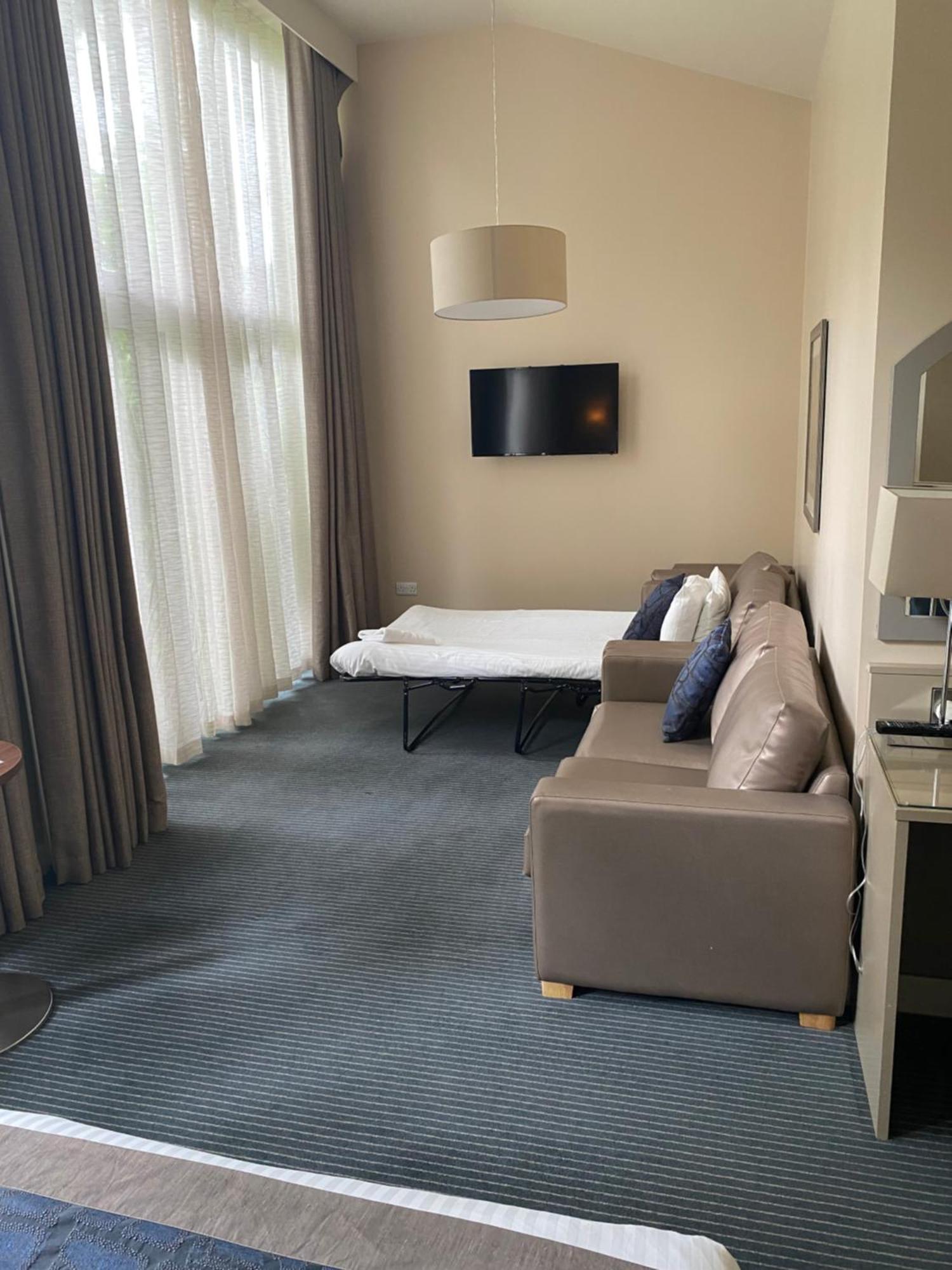 315 Bar & Restaurant Hotel Huddersfield Buitenkant foto